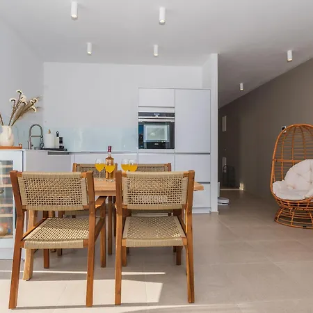 Luxury Aneri Sea&city View Apartment